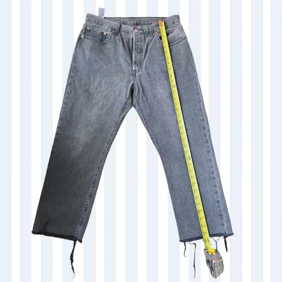 Levi's | Women's Straight Leg Jeans | Mid Calf - Picture 6 of 7